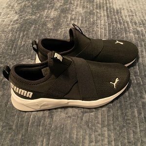 Puma women’s slip-on tennis shoes